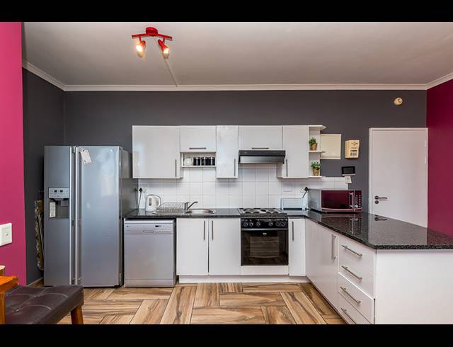 2 BEDROOM APARTMENT FOR SALE IN CAPE TOWN CITY CENTRE